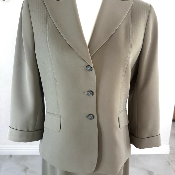 Women's Tahari Olive Blazer and Skirt Set - Picture 2 of 7